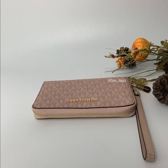 Michael Kors JST Large Flat Phone Wallet - Picture 4 of 7